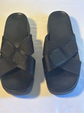 UGG Women's Emily Mesh Slide in black size 7.5